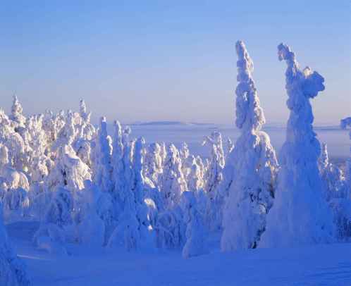 Esquiar de noche en Semana Santa en Finlandia es posible